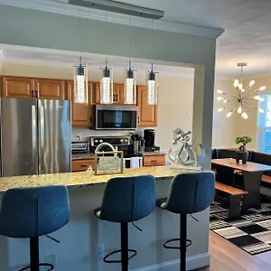 Apartment 2 Brand New King Size Beds 2 Full Baths Condo!, Virginia Beach